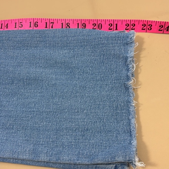 NWOT GAP Blue Straight Leg Jeans Capri with Distressed Detailingโ - Picture 5 of 7